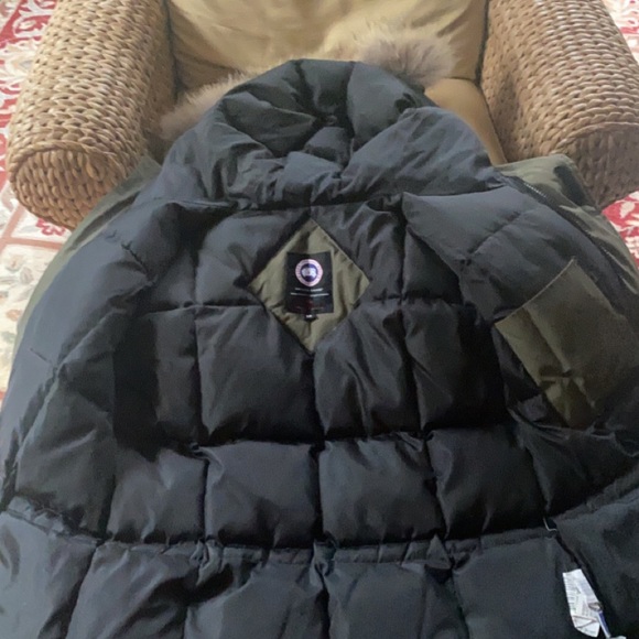 Canada Goose expedition parka - Picture 3 of 6